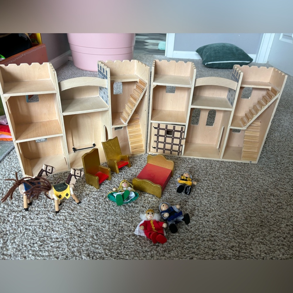 Melissa and Doug Fold & Go Castle with characters and furniture